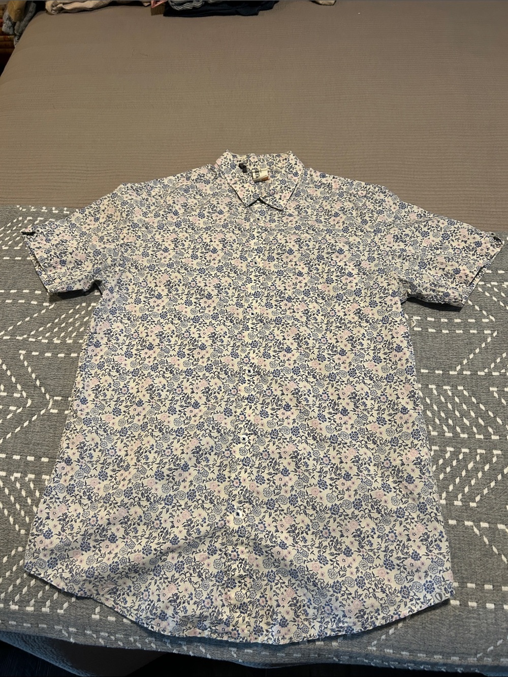 Ben Sherman White Short-Sleeve Button-Down Shirt with Blue Floral Print